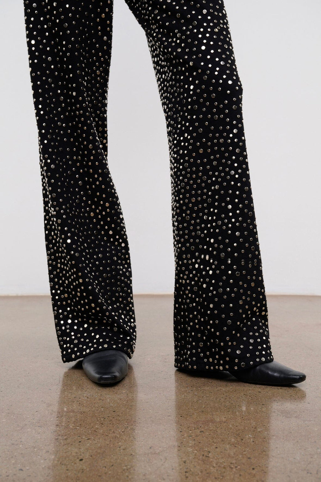 GUS STUDDED RELAXED JEAN | BLACK