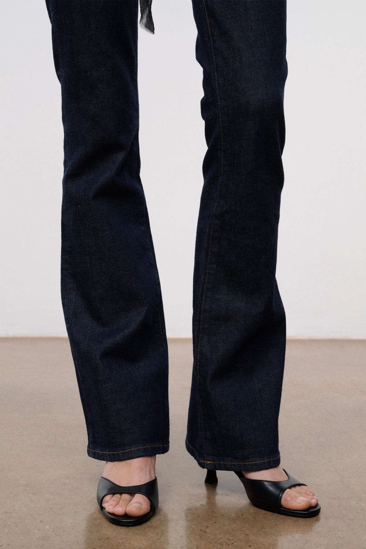 KYLE STRETCH FLARE JEAN | INDIGO
